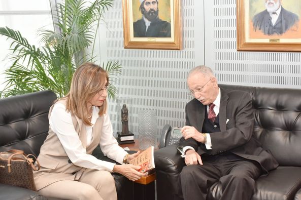 وزيرة الثقافة